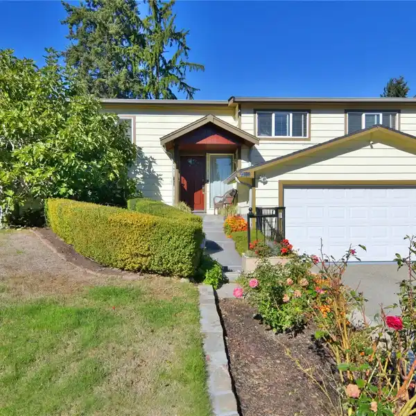 UPDATED HOME WITH GUEST SUITE, SEPARATE ENTRANCE & BBQ AREA