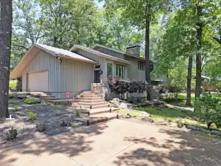 Remodeled Golf Course Retreat on Eden Isle – an Entertainer’s Dream