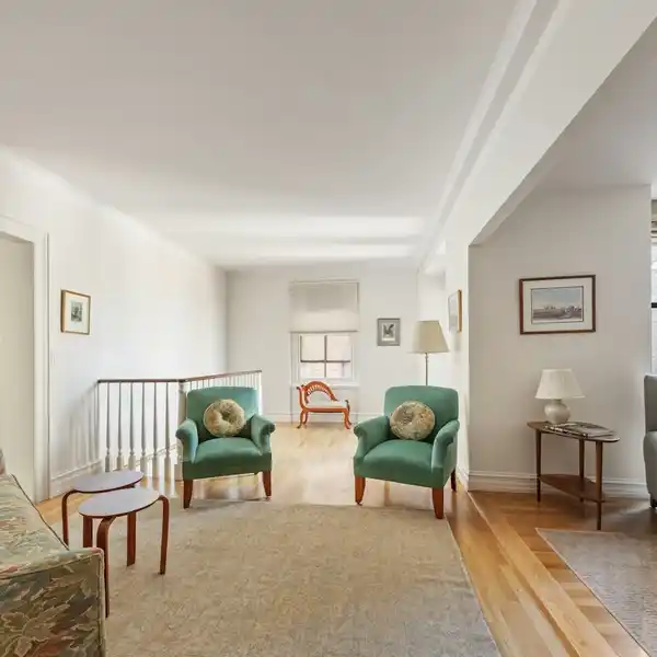 MINT CONDITION FOUR BEDROOM DUPLEX