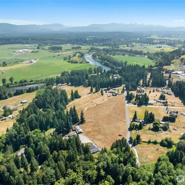EXCEPTIONAL 10-ACRE EQUESTRIAN ESTATE