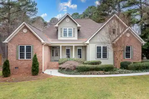 Stunning Family Home in a Peaceful Waterfront Neighborhood