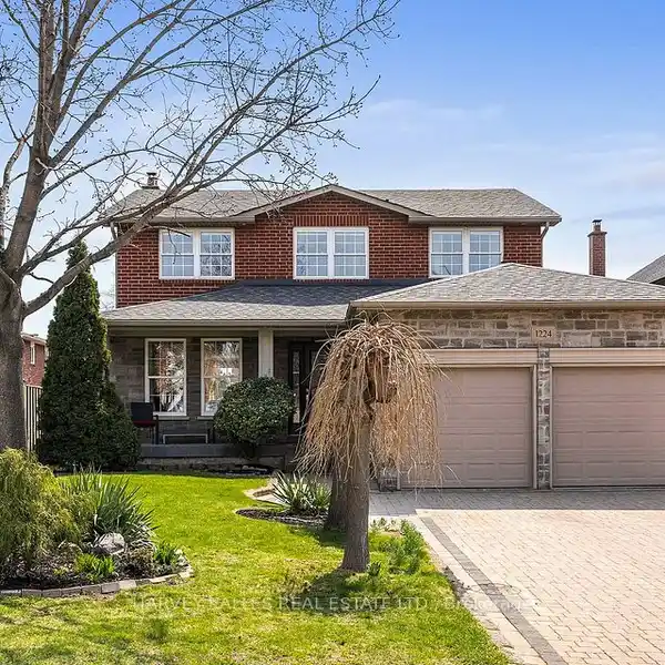 CHARMING HOME IN THE ESTEEMED APPLEWOOD HEIGHTS NEIGHBORHOOD