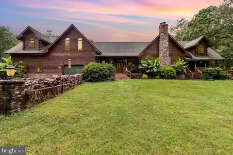 Rustic Log Home on 14+ Serene Acres