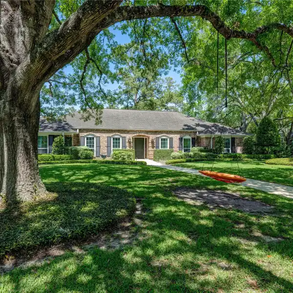 CHARMING RANCH-STYLE HOME IN THE MEMORIAL VILLAGES