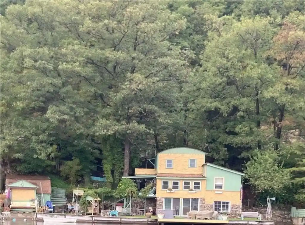 Unique Rustic Waterfront Cottage