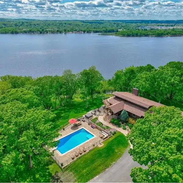 EXTRAORDINARY PRIVATE RETREAT ON THE ST. CROIX RIVER