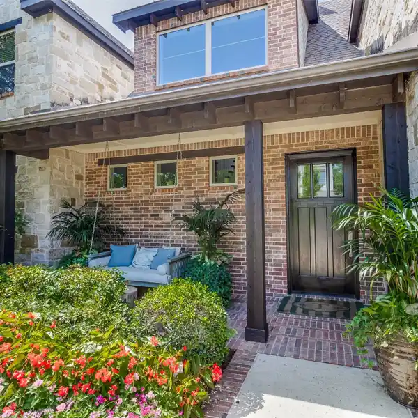 STUNNING TRADITIONAL HOME