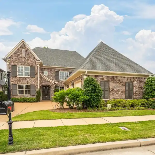 LAKE VIEW PROPERTY WITH ALL THE FEATURES