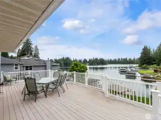 Stunning Lake Tapps Waterfront Homestead