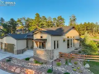 Modern Elegance in Sanctuary Pointe Cul-de-sac