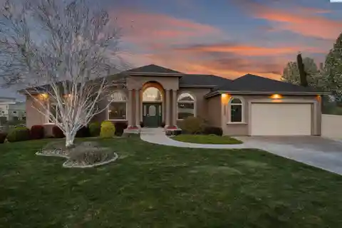 Country Estate on a Quiet Cul-De-Sac