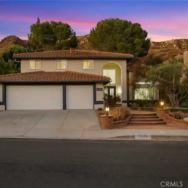 LUXURIOUS LIVING WITH POOL, SPA, MOUNTAIN VIEWS