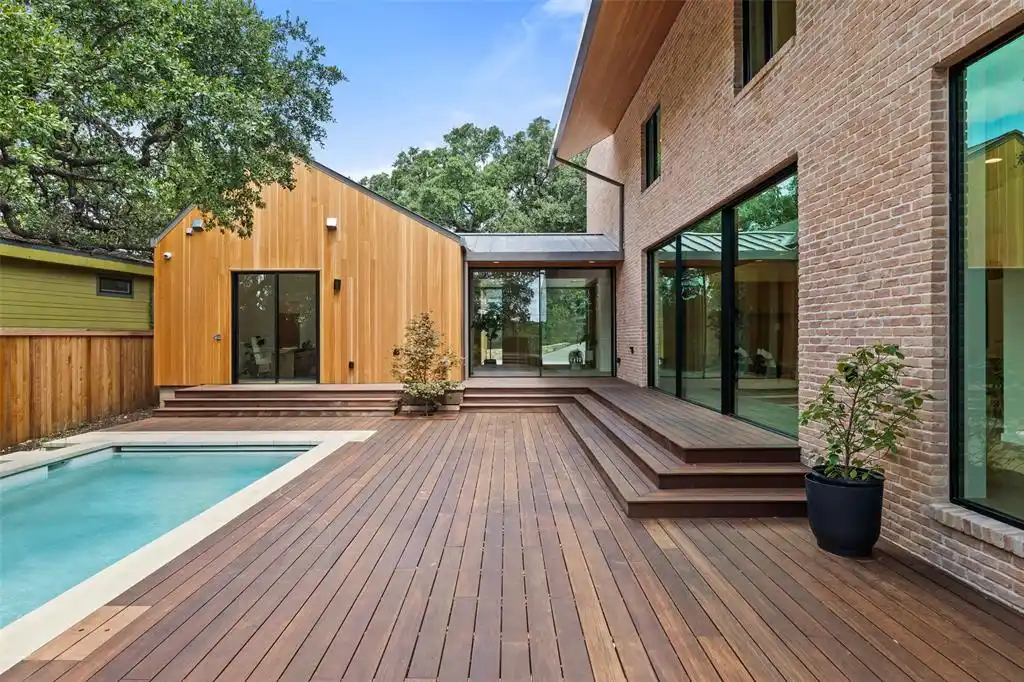 Extraordinary New Construction