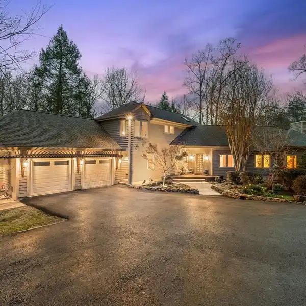 ARCHITECTURAL FOREST RETREAT ON SEVEN PRIVATE ACRES