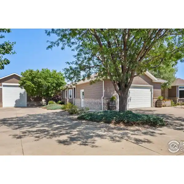 CHARMING PROPERTY IN NORTH SHORES AT WINDSOR
