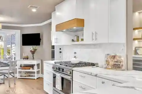 Refined Coastal Living in Cape Cove