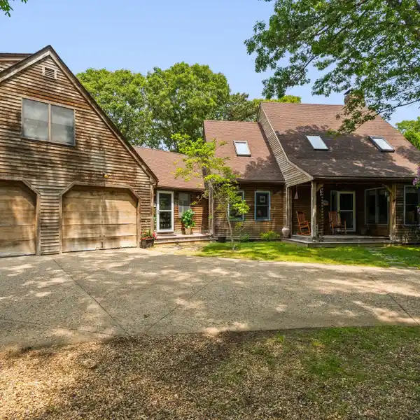 THOUGHTFULLY DESIGNED POST-AND-BEAM HOME