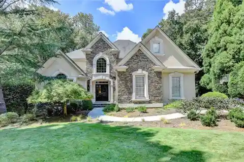 Modern Luxury Meets Serenity in Chartwell Gem