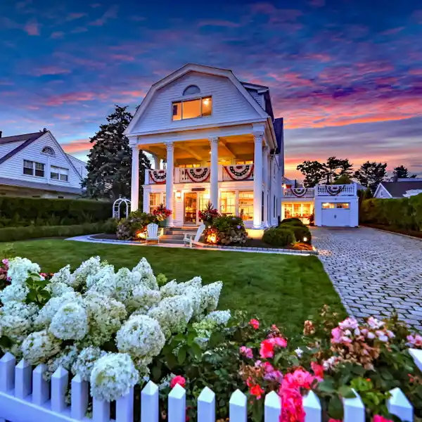 SPECTACULAR WATERFRONT HOME WITH BREATHTAKING VIEWS