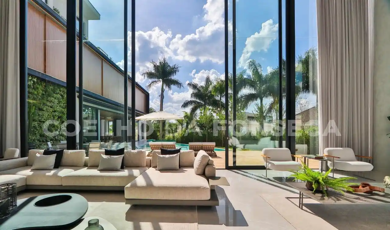Spectacular Mansion on a Privileged Corner
