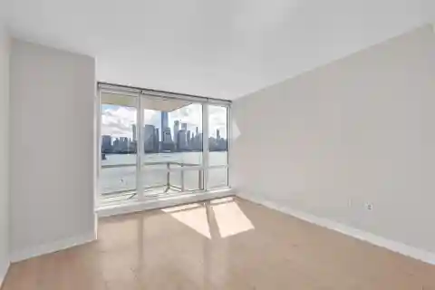 Panoramic Manhattan Views from Hudson’s Crystal Point