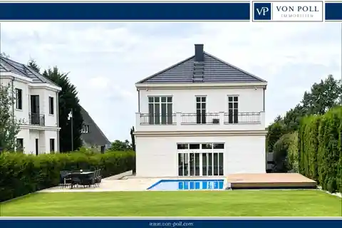 Energy-Efficient Villa with Pool and 3 Garages in a Unique Panoramic Location