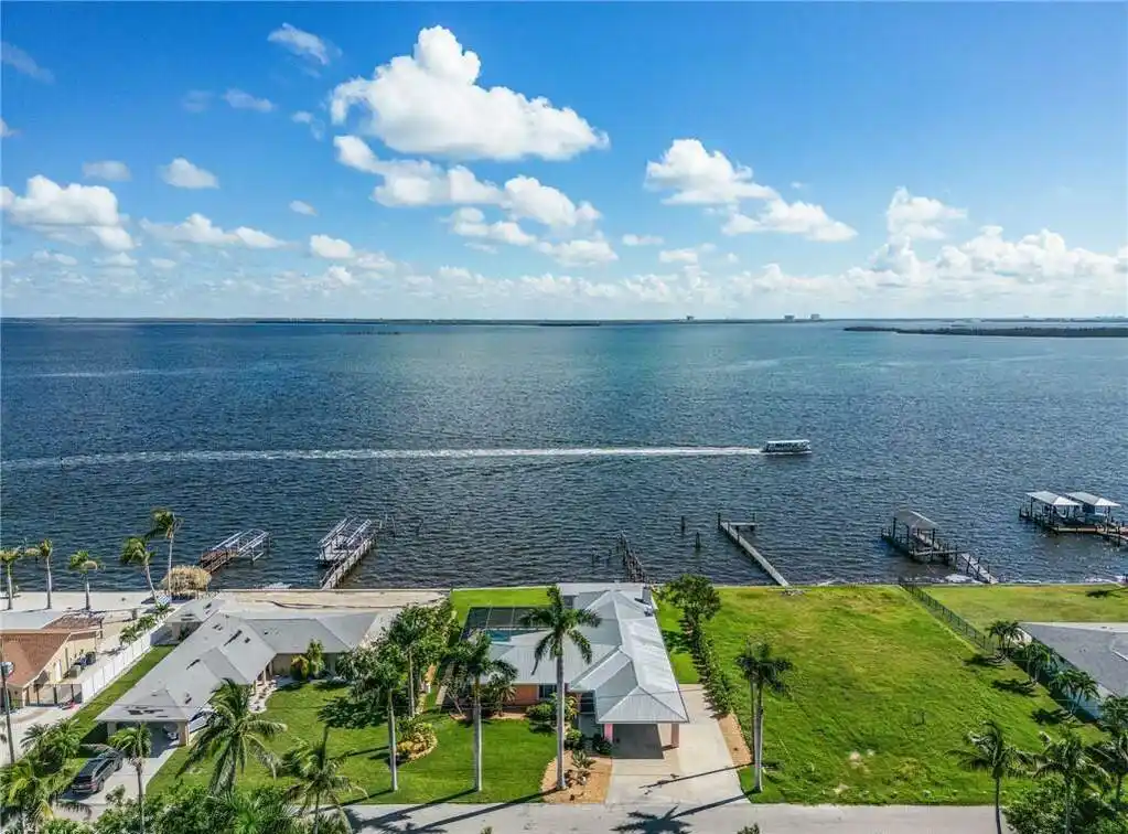 Beautiful Bayfront Home in St. James City
