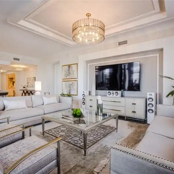 ELEVATED LIVING IN PRESTIGIOUS NAPLES SQUARE