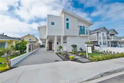 Beautifully Crafted Detached Townhome