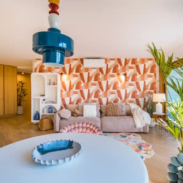 COMPLETELY RENOVATED AND FURNISHED TWO BEDROOM APARTMENT IN CASCAIS