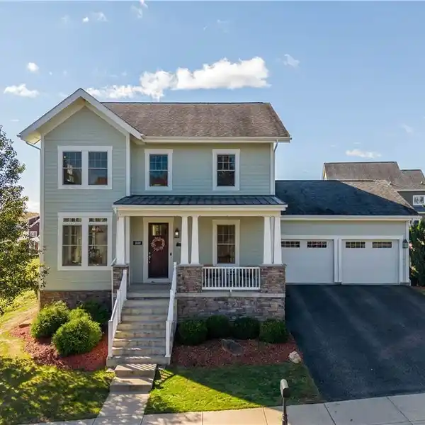 BRIGHT OPEN LIVING WITH SCENIC OUTDOOR SPACES