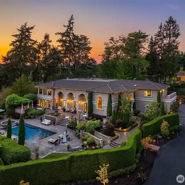 MODERN ITALIAN ELEGANCE IN PRESTIGIOUS CLYDE HILL
