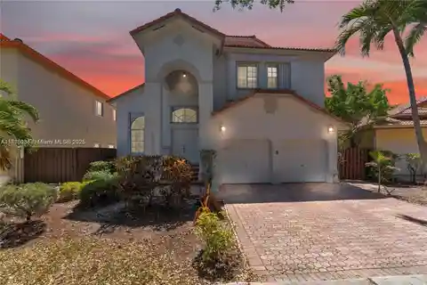 Spacious Family Home with Pool