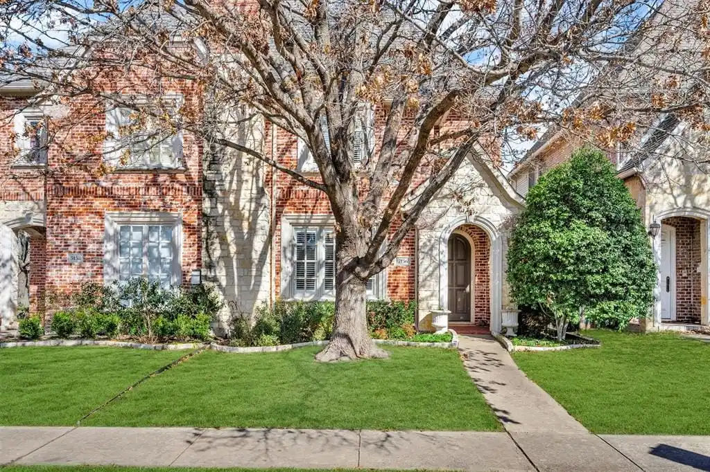 Beautiful University Park Single-family Attached Home