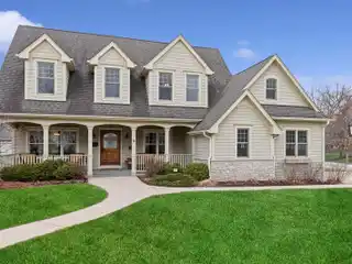 The Best of In-town Clarendon Hills