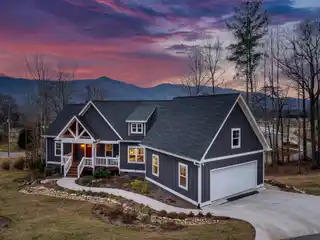 Beautiful Home with Long-range Mountain Views