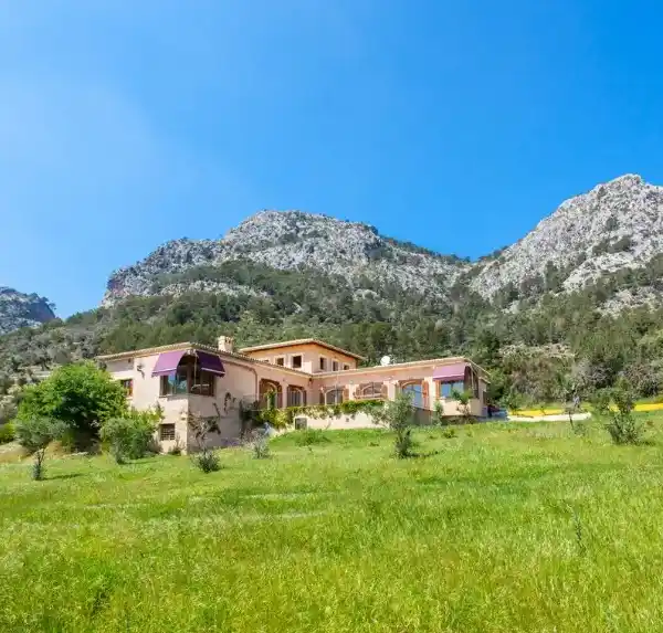 FABULOUS FINCA WITH MOUNTAIN VIEWS