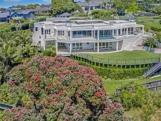 Majestic Coastal Paradise