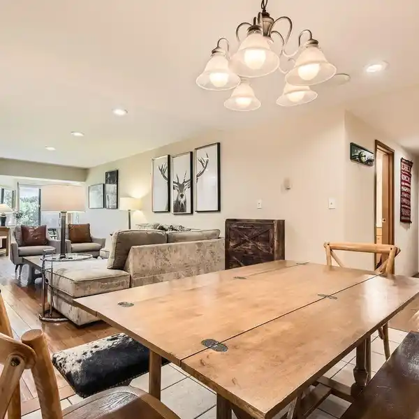 BEAUTIFULLY APPOINTED FALLRIDGE RESIDENCE