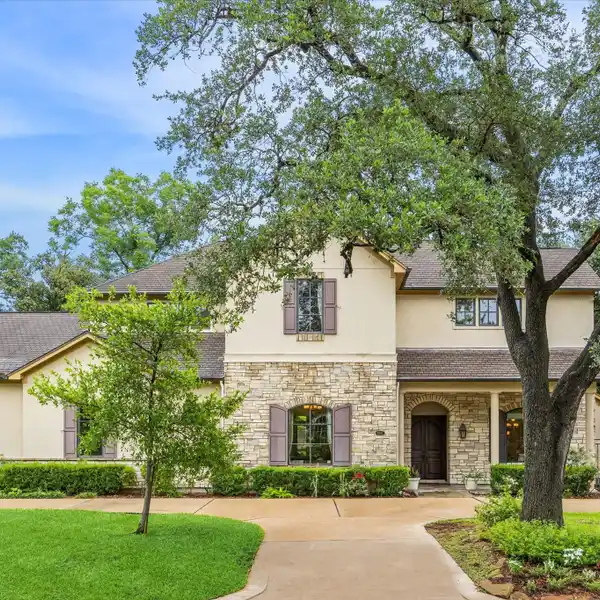 OUTSTANDING HOME WITH A HUGE BACKYARD