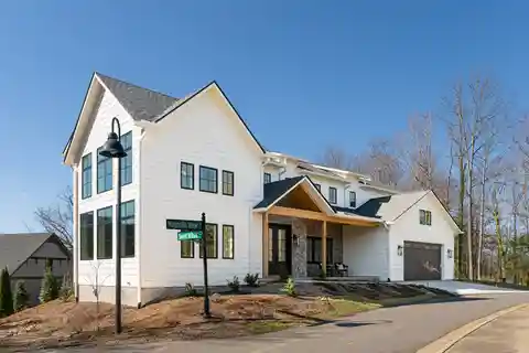 New Custom Home in Thoms Estate
