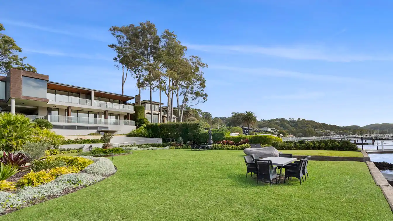 Exquisite Apartment with Panoramic Views