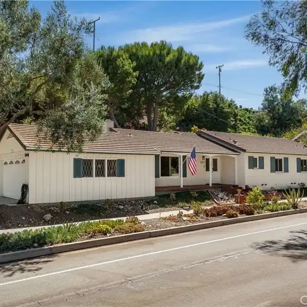 INVITING RANCH-STYLE HOME