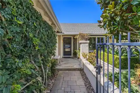 Bright, Peaceful Home Designed for Effortless Relaxation