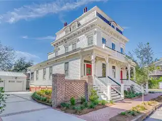 Elegant 19th-Century and Modern Architectural Jewel with Elevator