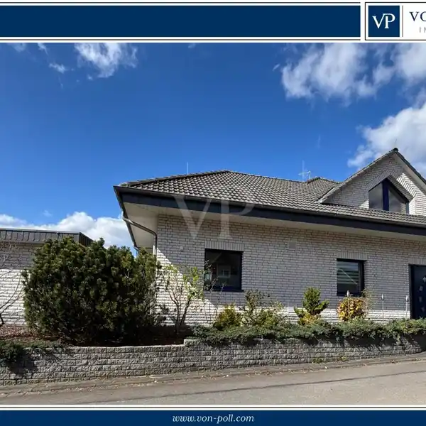 EXTREMELY WELL-MAINTAINED MODERN AND FUNCTIONAL HOME