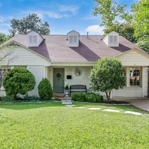CLASSIC CHARM MEETS CONTEMPORARY AUSTIN LIFESTYLE