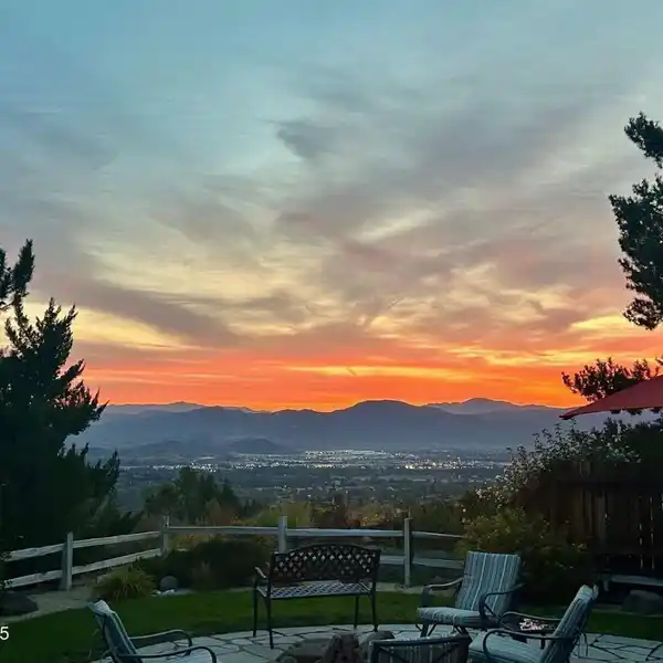 WELL-MAINTAINED HOME IN A PRESTIGIOUS COMMUNITY