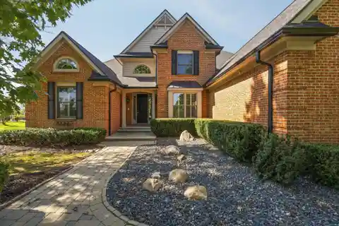 Extraordinary Executive Estate