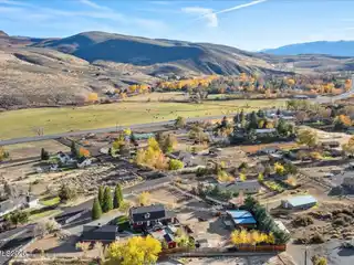 Charming Dutch Farmhouse in Peaceful Pleasant Valley